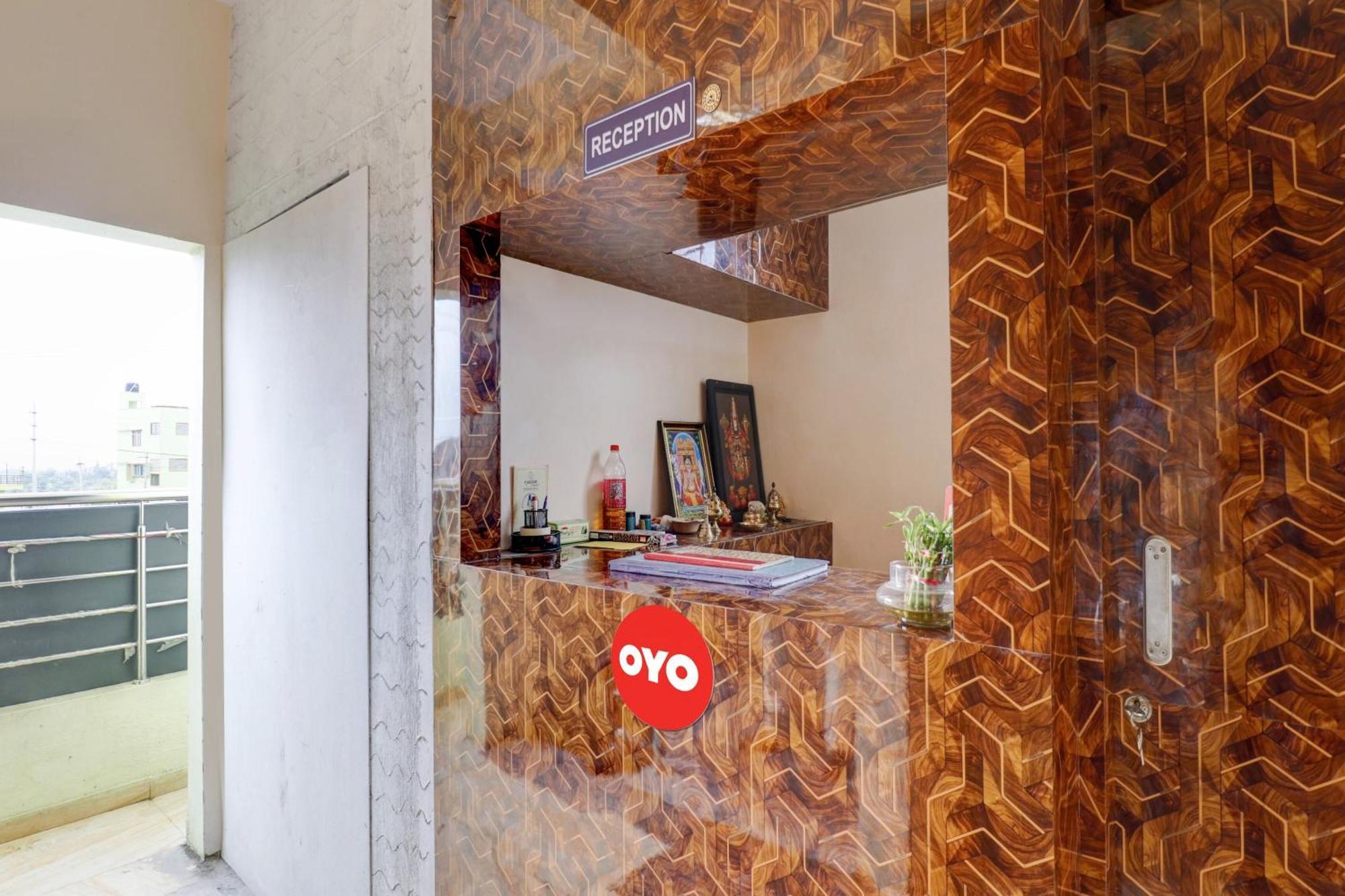 Oyo Flagship Golden Treasury Hotell Bangalore Exteriör bild