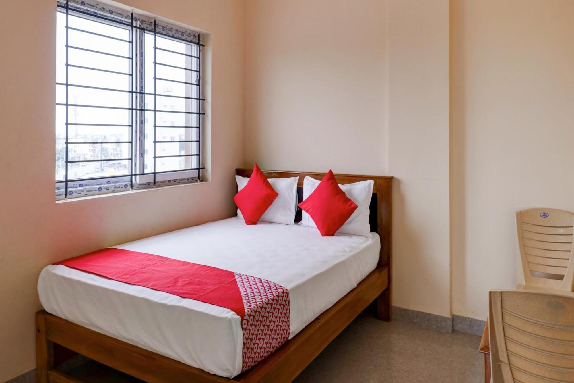 Oyo Flagship Golden Treasury Hotell Bangalore Exteriör bild